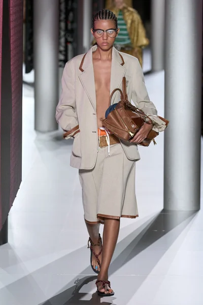 Look 49